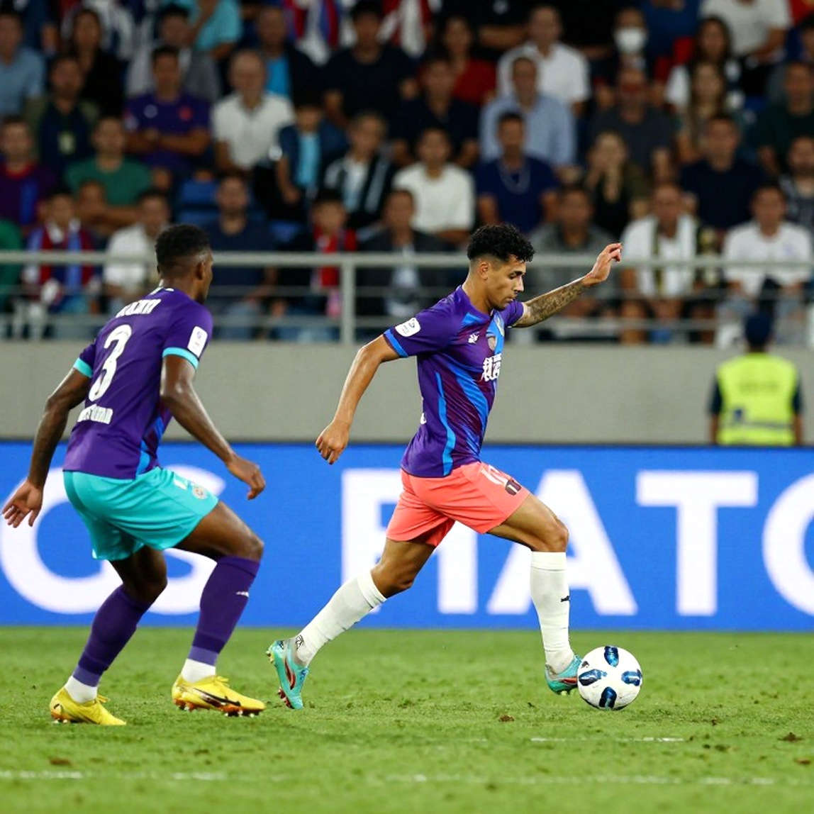 Antalyaspor và cuộc gọi 2 giờ sáng: Hợp đồng bóng ma của một đội bóng hạng hai Antalyaspor và cuộc gọi 2 giờ sáng: Hợp đồng bóng ma của một đội bóng hạng hai