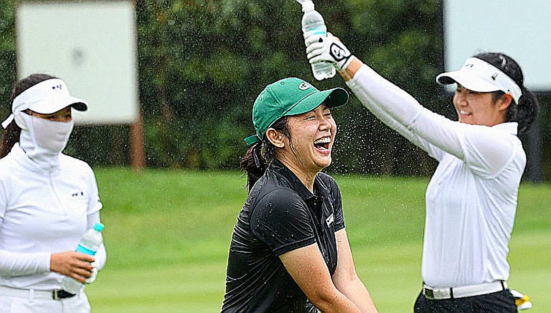 Putt 15 feet ở hố 15: khoảnh khắc đội Mỹ suýt đánh mất và giành lại phiên sáng tại Medinah Putt 15 feet ở hố 15: khoảnh khắc đội Mỹ suýt đánh mất và giành lại phiên sáng tại Medinah