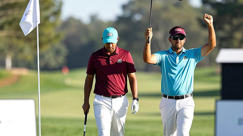 Putt 15 feet ở hố 15: khoảnh khắc đội Mỹ suýt đánh mất và giành lại phiên sáng tại Medinah Putt 15 feet ở hố 15: khoảnh khắc đội Mỹ suýt đánh mất và giành lại phiên sáng tại Medinah