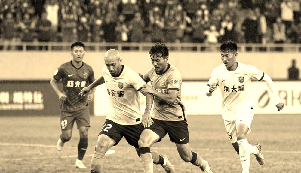 Việt Nam 1-0 Philippines: Ba điểm giành ở biên, và một khoảng trống ở giữa Việt Nam 1-0 Philippines: Ba điểm giành ở biên, và một khoảng trống ở giữa