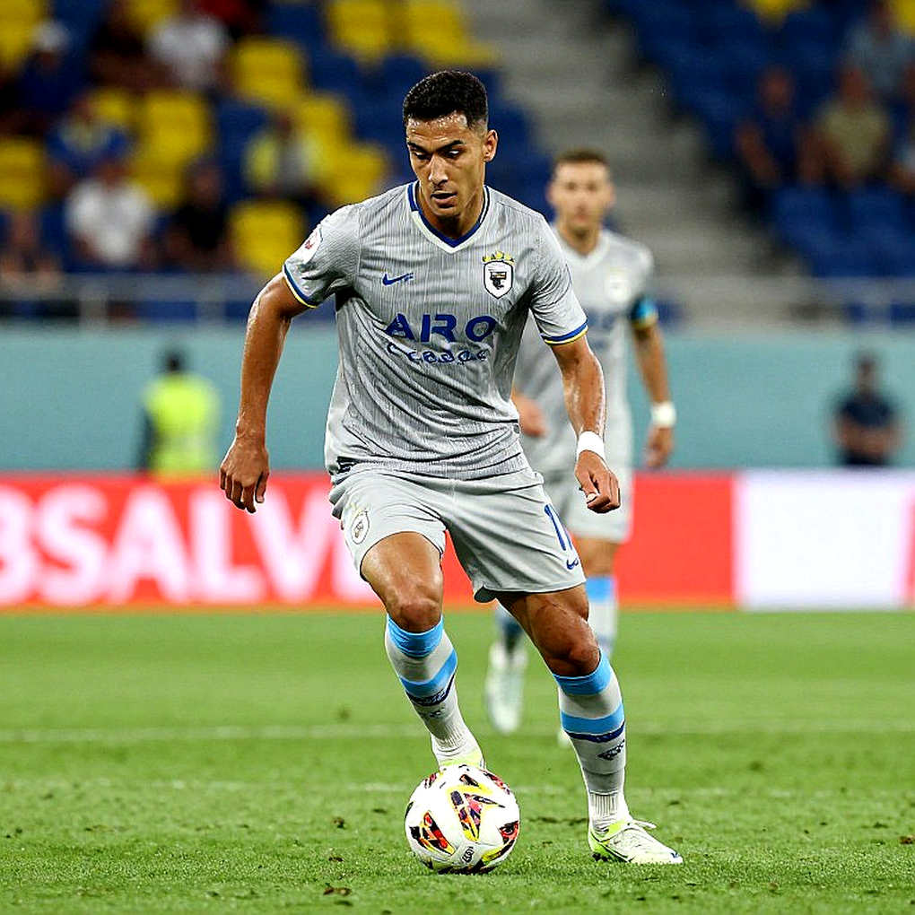 Long Contracts and the Illusion of Safety in the Transfer Market Long Contracts and the Illusion of Safety in the Transfer Market