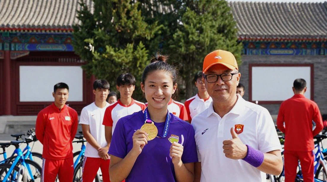 Khi một bài báo phim lọt vào bảng tin bóng đá: bài học dán nhãn sai giữa kỳ chuyển nhượng
