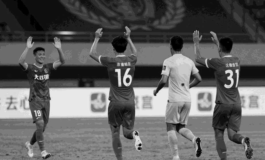 Dinh Bac seals three points as Vietnam stretch unbeaten run to 27: three debutants and the problem of holding a lead