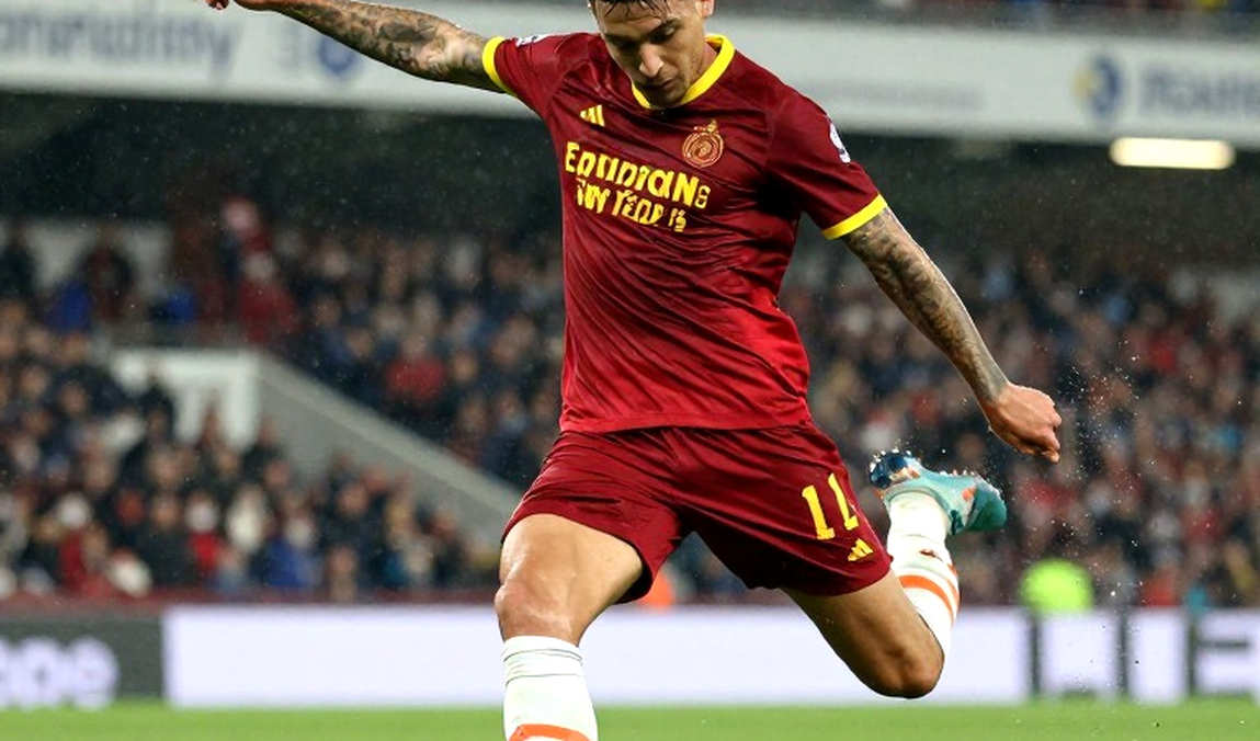 Aston Villa mất cả hai hậu vệ cánh: "Không có lý do bào chữa" và giới hạn thật của một hệ thống