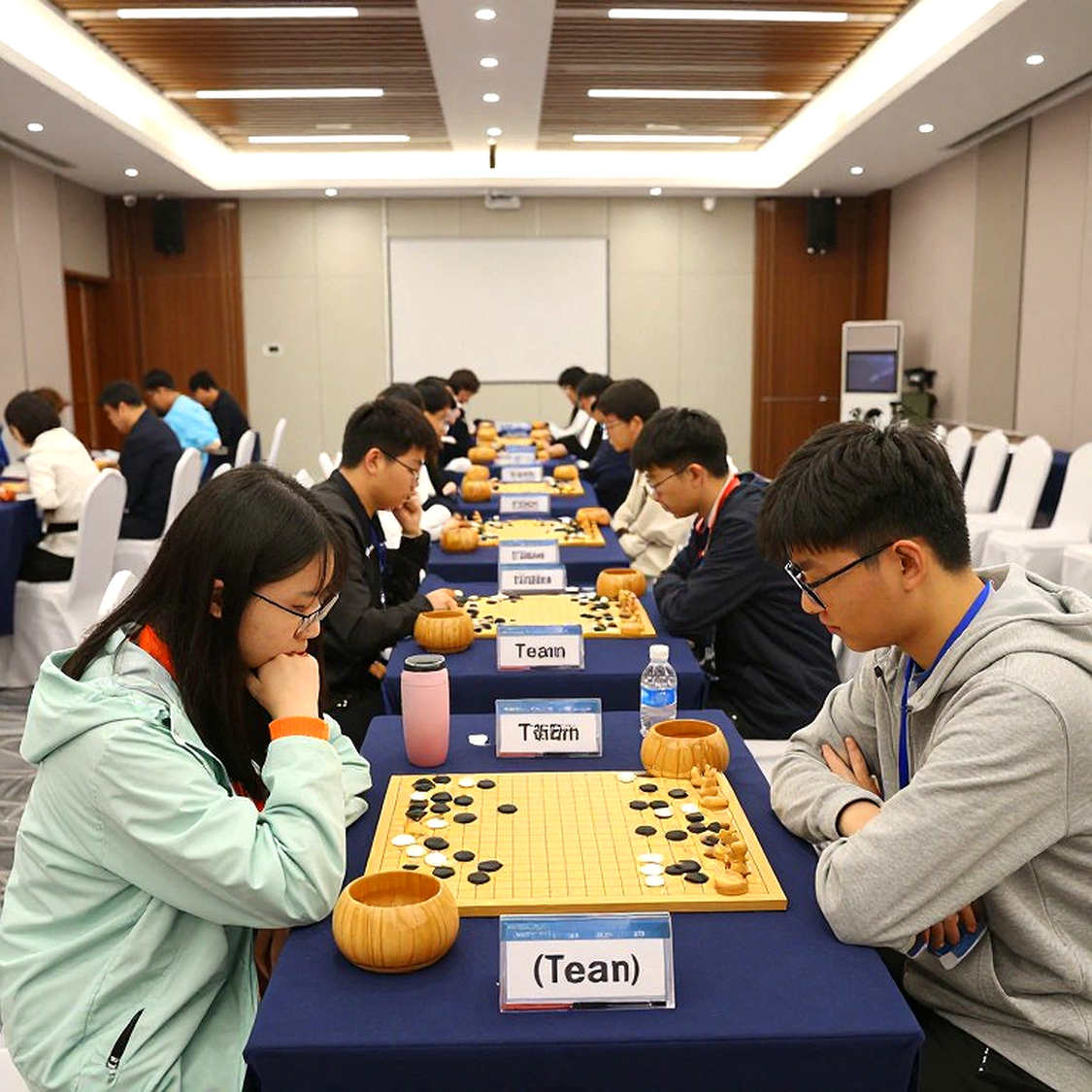 Gambit Voi: Nước cờ phút thứ hai và ranh giới giữa bất ngờ với bất cẩn