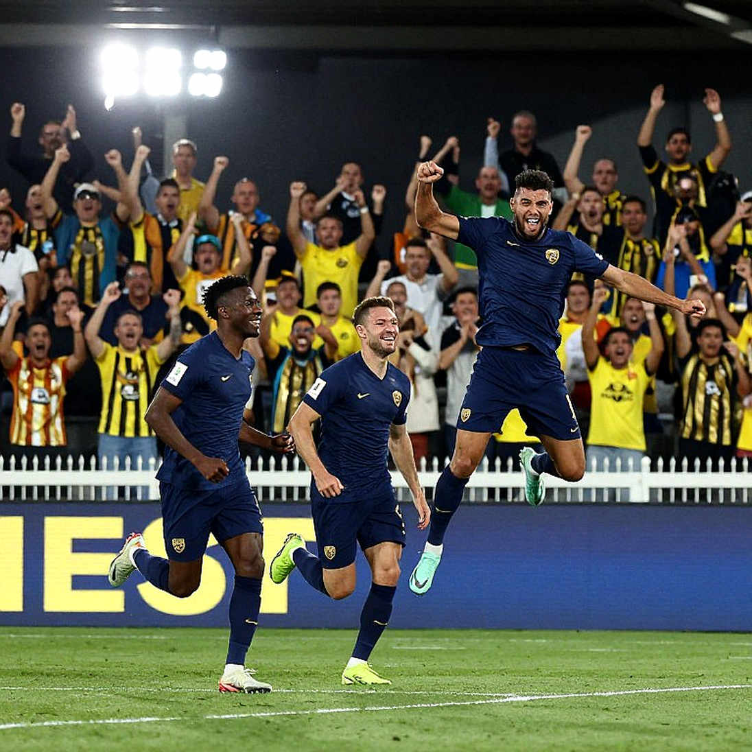 Championship: West Brom đánh rơi ngôi đầu, Bolton sống nhờ phút 90 — đọc bằng bảng số Championship: West Brom đánh rơi ngôi đầu, Bolton sống nhờ phút 90 — đọc bằng bảng số